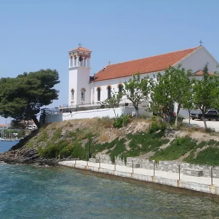 In Bb - Welcome To Petunia, In Neos-marmaras Penzion