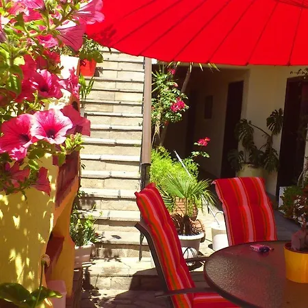 Maison d'hôtes In Bb - Welcome To Petunia, In Neos-marmaras *